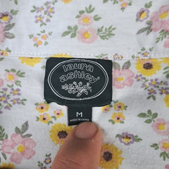 Laura Ashley Pajama Set Medium White Pink Sunflowers Top Shorts Women's EUC - Picture 3 of 13